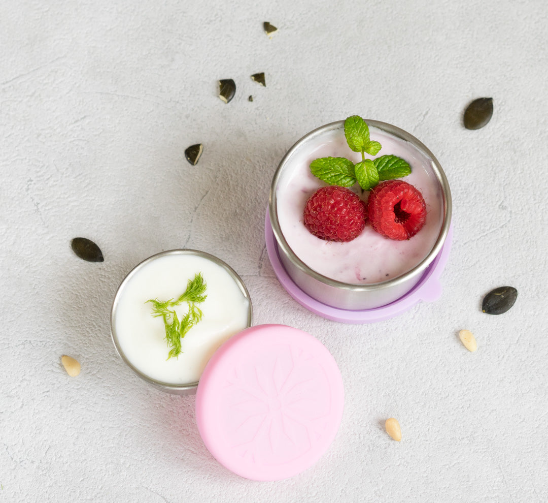 LEKKABOX® Dipper – zestaw 2 stalowych pojemników 50 ml i 100 ml na sosy, dipy i przyprawy, z szczelnymi silikonowymi pokrywkami.