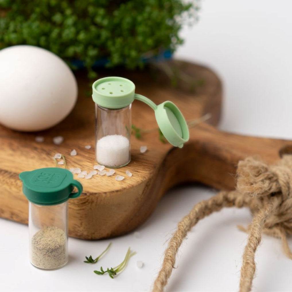 Mini pojemniczki LEKKABOX® Salty – szklane, szczelne, z zielonymi pokrywkami, idealne na przyprawy do lunchboxa, pracy i podróży