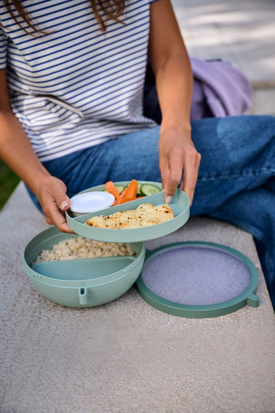 Dwupoziomowa zielona miska na lunch Mepal Vita - duża pojemność, 5 przegródek, pojemnik na sos, szczelna, wyprodukowano w Europie