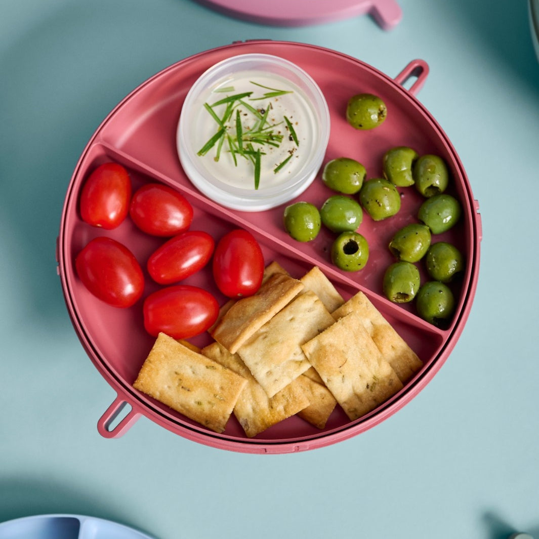 Dwupoziomowa czerwona miska na lunch Mepal Vita - duża pojemność, 5 przegródek, pojemnik na sos, szczelna, wyprodukowano w Europie