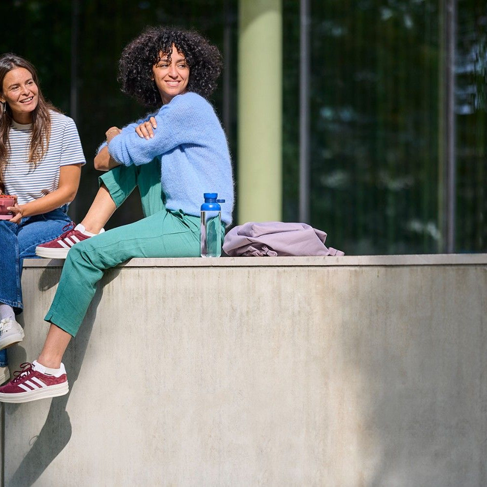 Dwupoziomowa czerwona miska na lunch Mepal Vita - duża pojemność, 5 przegródek, pojemnik na sos, szczelna, wyprodukowano w Europie