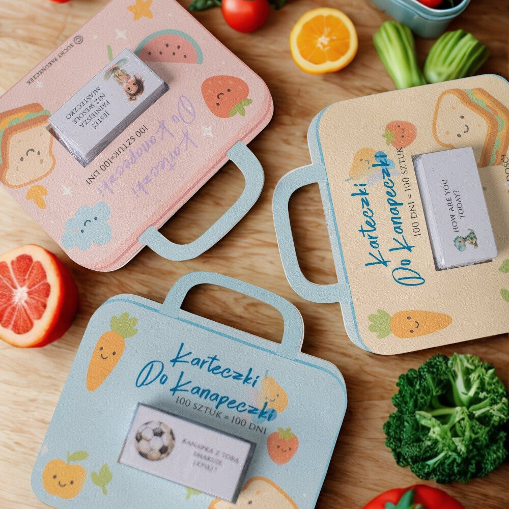 Karteczki do śniadaniówki dla dziewczynki Suchy Pakuneczek – zestaw 100 sztuk. Papier 200 g, pastelowe kolory, ręczne wykonanie, wymiary dopasowane do lunchboxa, motywacyjne i edukacyjne wiadomości codzienne, odporne na zgniecenia