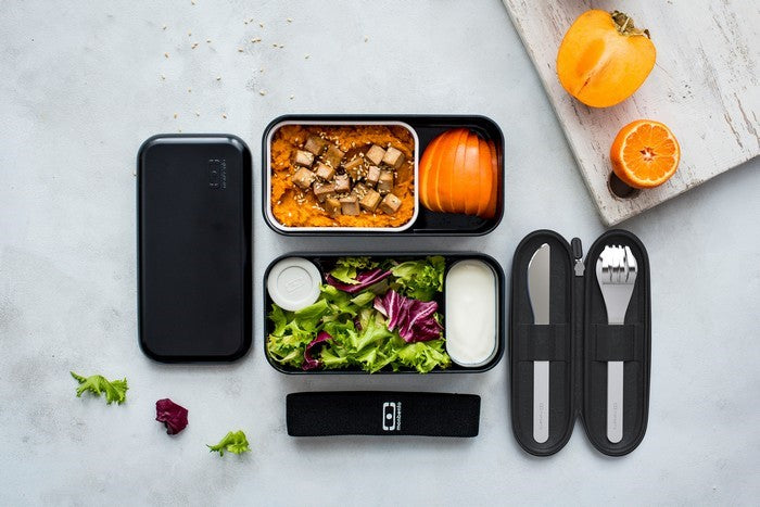 Monbento Slim Nest Black – stalowy zestaw sztućców w etui na suwak, lekki, kompaktowy, trwały i idealny w podróży, kolor: czarny