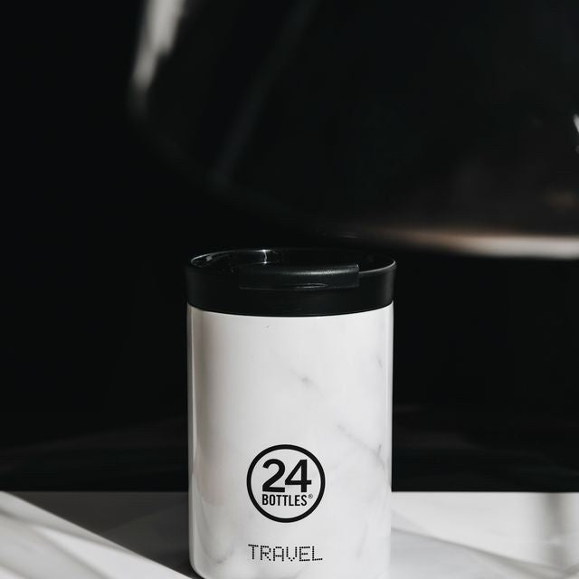 Kubek termiczny 24Bottles Carrara – 350 ml, stal nierdzewna, szczelny, trzyma ciepło 6 h i zimno 24 h, kolor: biały