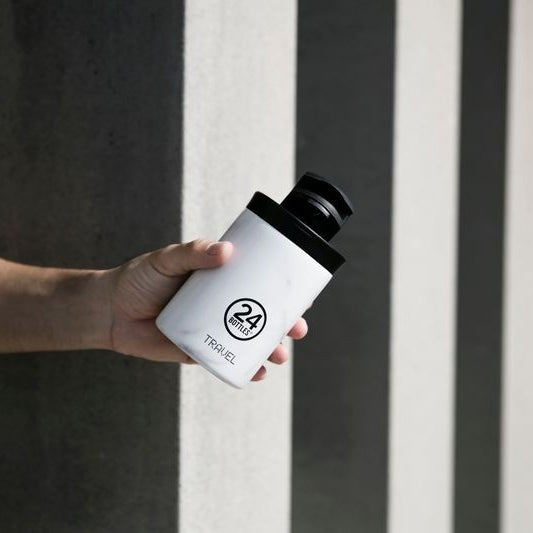 Kubek termiczny 24Bottles Carrara – 350 ml, stal nierdzewna, szczelny, trzyma ciepło 6 h i zimno 24 h, kolor: biały