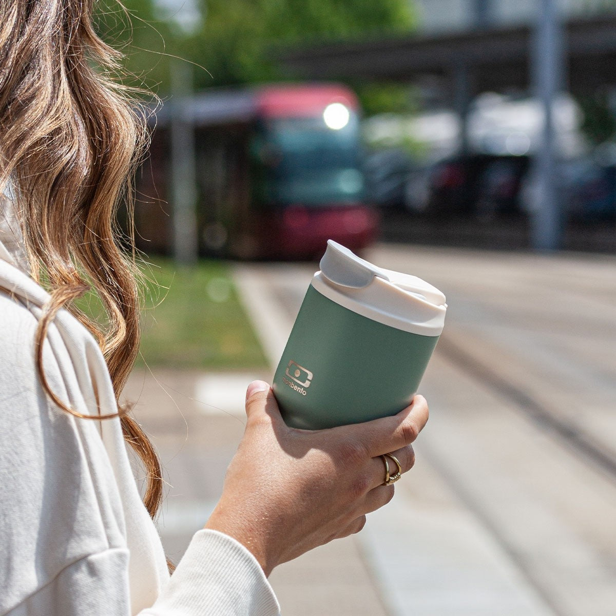 Monbento Travel Mug Natural Green – ekologiczny kubek wielorazowy z izolacją