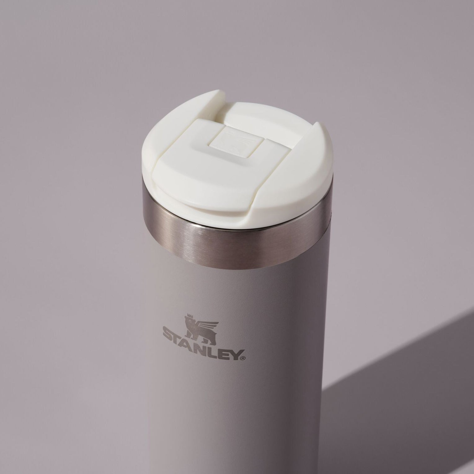 Kubek Stanley 470 ml Ash – utrzymywanie temperatury napojów gorących i zimnych