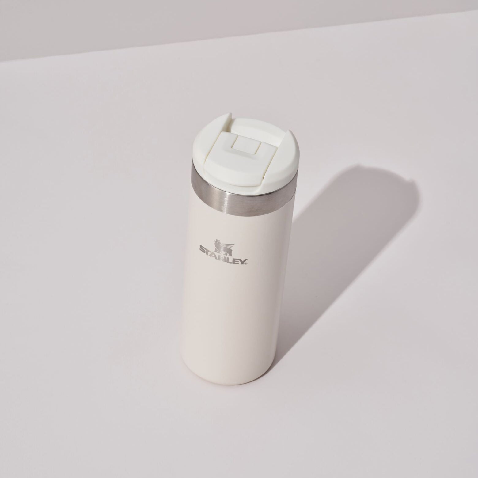 Kubek Stanley 470 ml Cream Gloss – izolacja próżniowa do kawy i herbaty