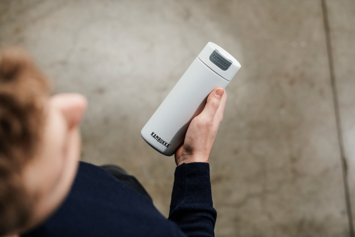 Kambukka Olympus Marshmallow White 500 ml – szczelny biały kubek termiczny z silikonową podstawą i izolacją 11h/20h