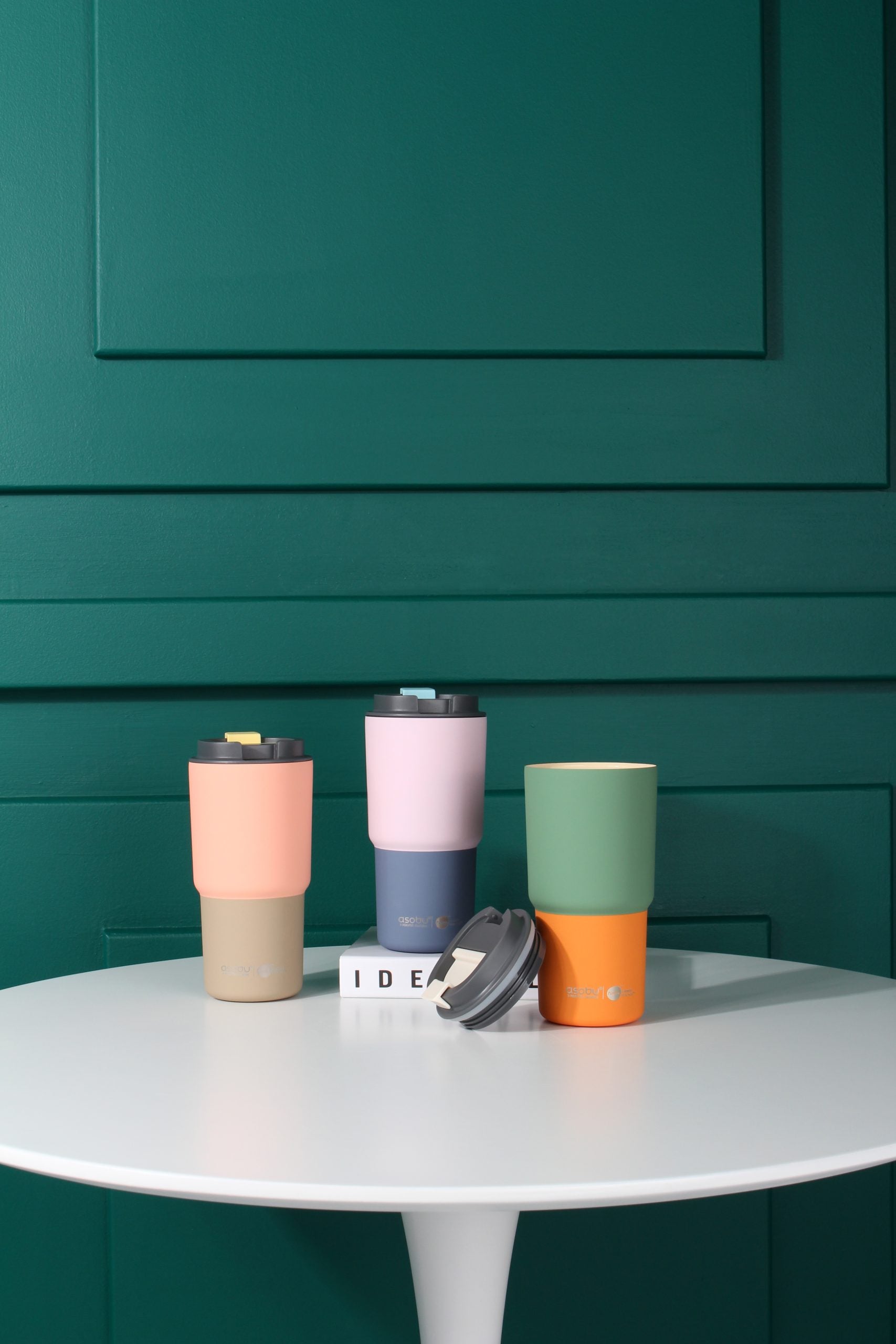 Kubek termiczny Asobu Pick Me Up Pastel Peach - 650 ml, pokrywka z ustnikiem, silikonowa podstawa, stal nierdzewna, 100% szczelności, kolor: brzoskwiniowy