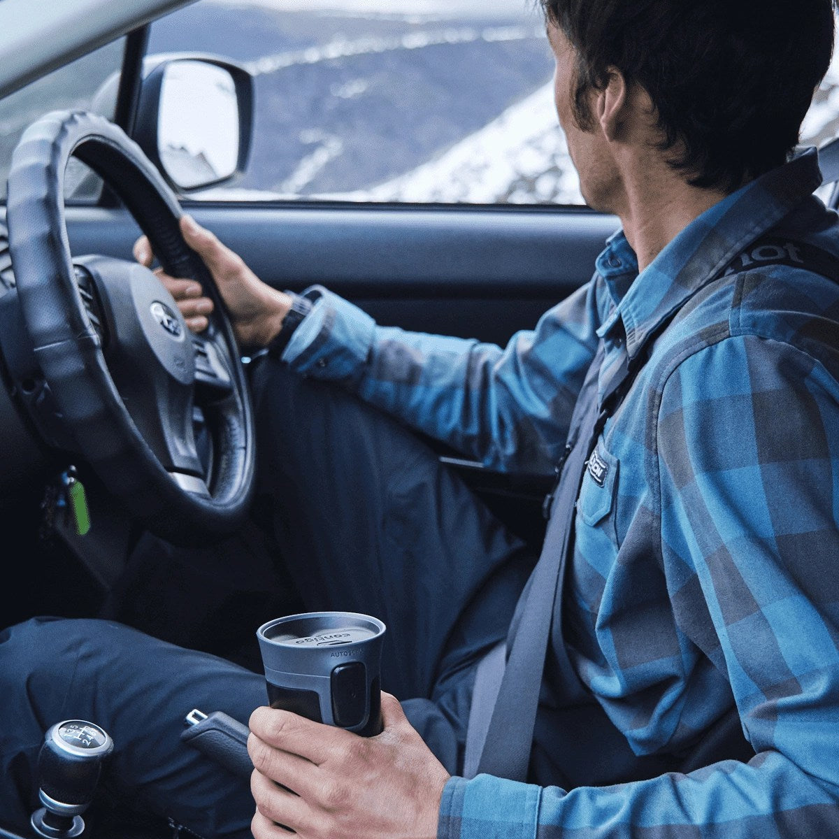 Kubek Contigo Black 300 ml – mały, lekki i szczelny termos z izolacją na 3 h ciepła i 10 h chłodu.