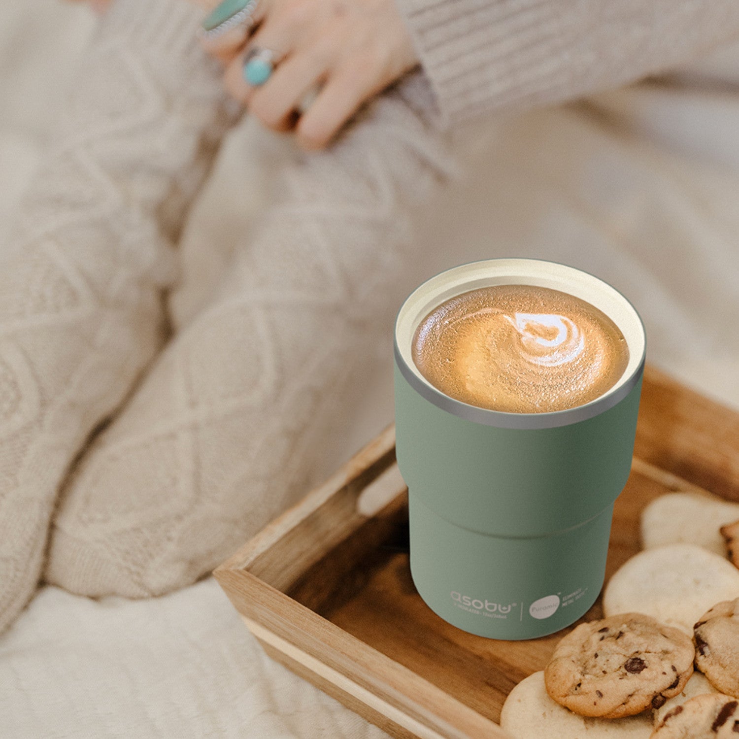 Asobu The Mini Pick Up zielony 355 ml – kompaktowy kubek termiczny z izolacją próżniową, ceramiczną powłoką i szczelną nakrętką.