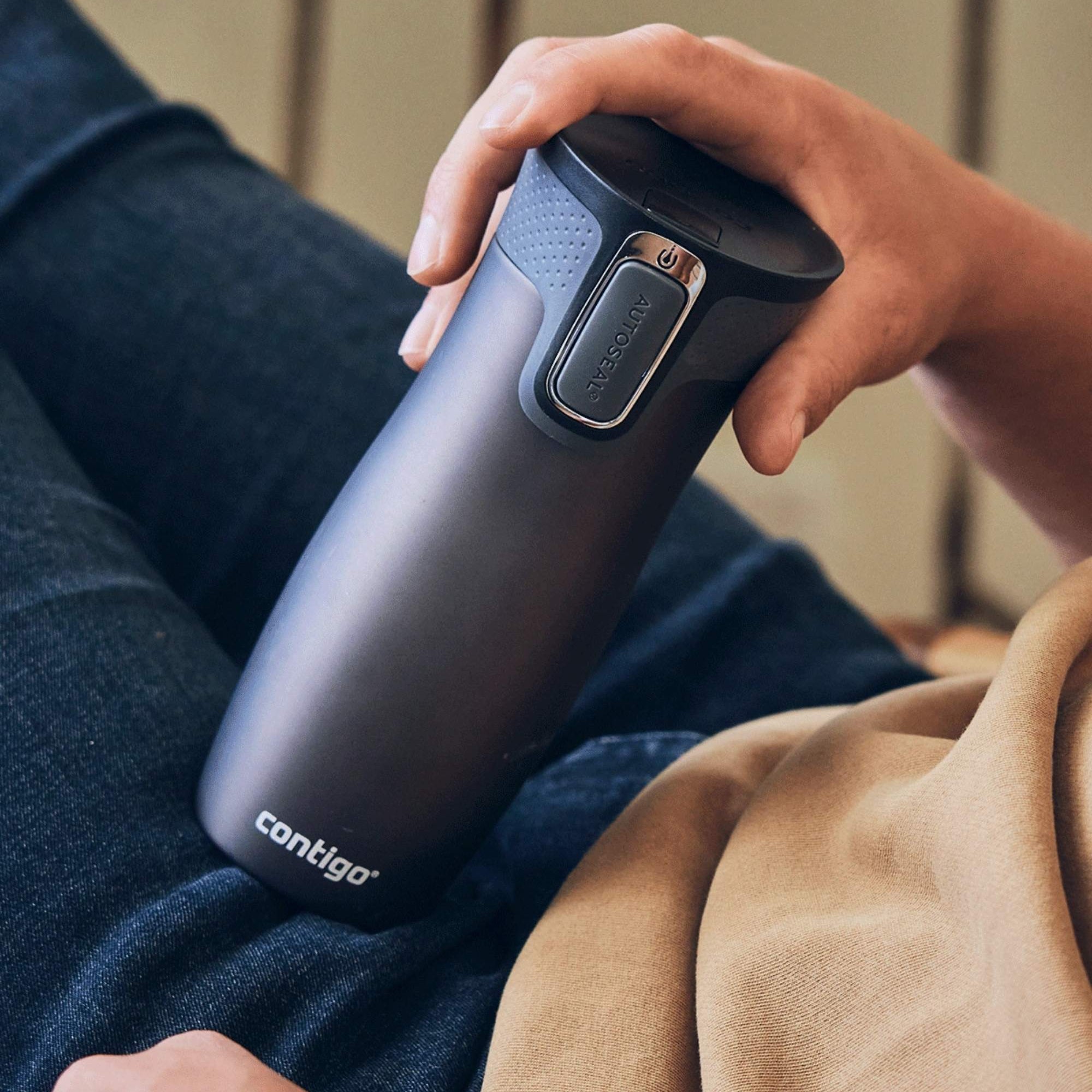 Kubek termiczny Contigo West Loop 470 ml – 100% szczelny, utrzymuje ciepło do 5 h i zimno do 12 h, idealny w podróży, kolor: grafitowy