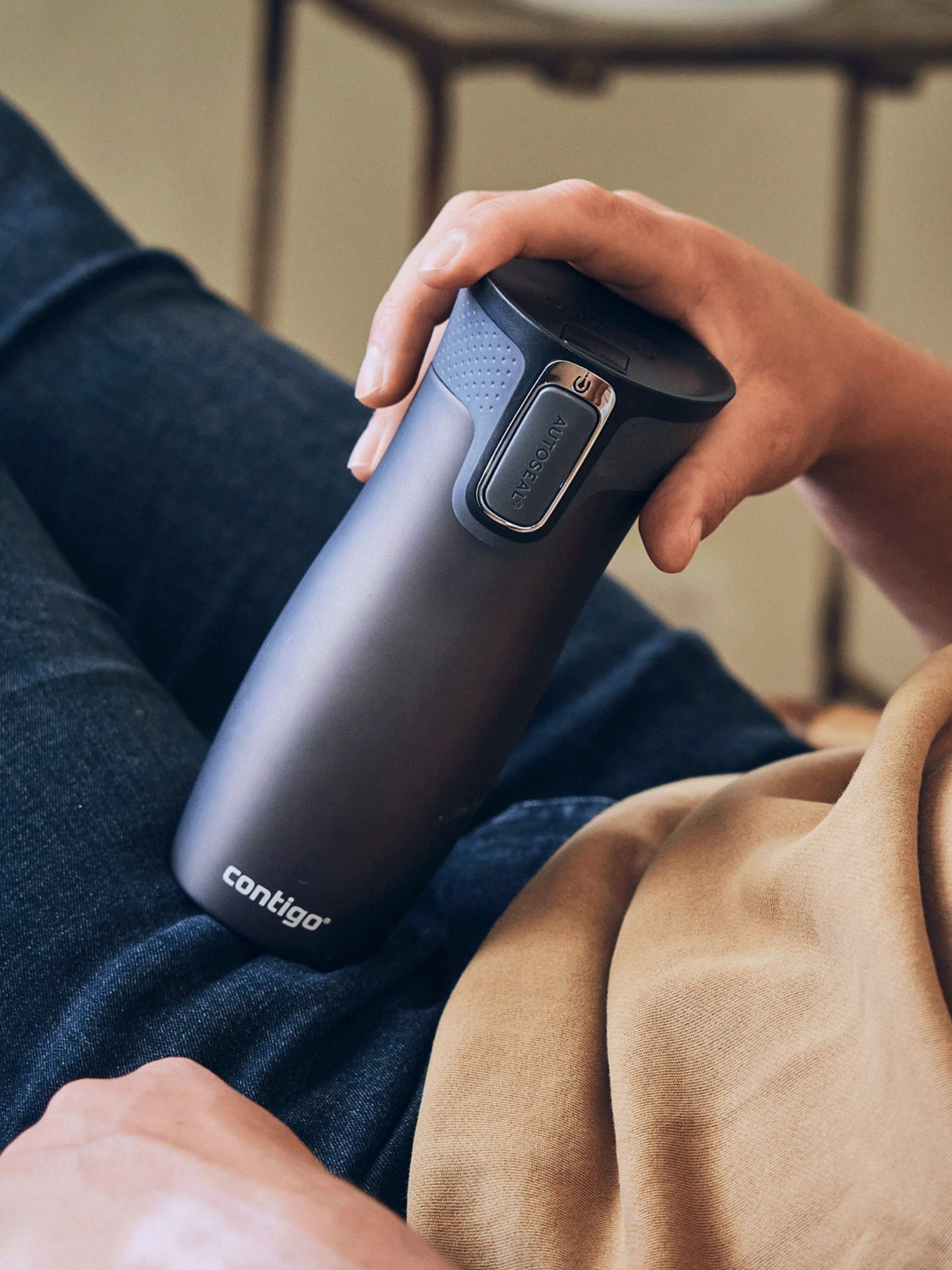 Kubek termiczny Contigo West Loop 470 ml – 100% szczelny, utrzymuje ciepło do 5 h i zimno do 12 h, idealny w podróży, kolor: grafitowy