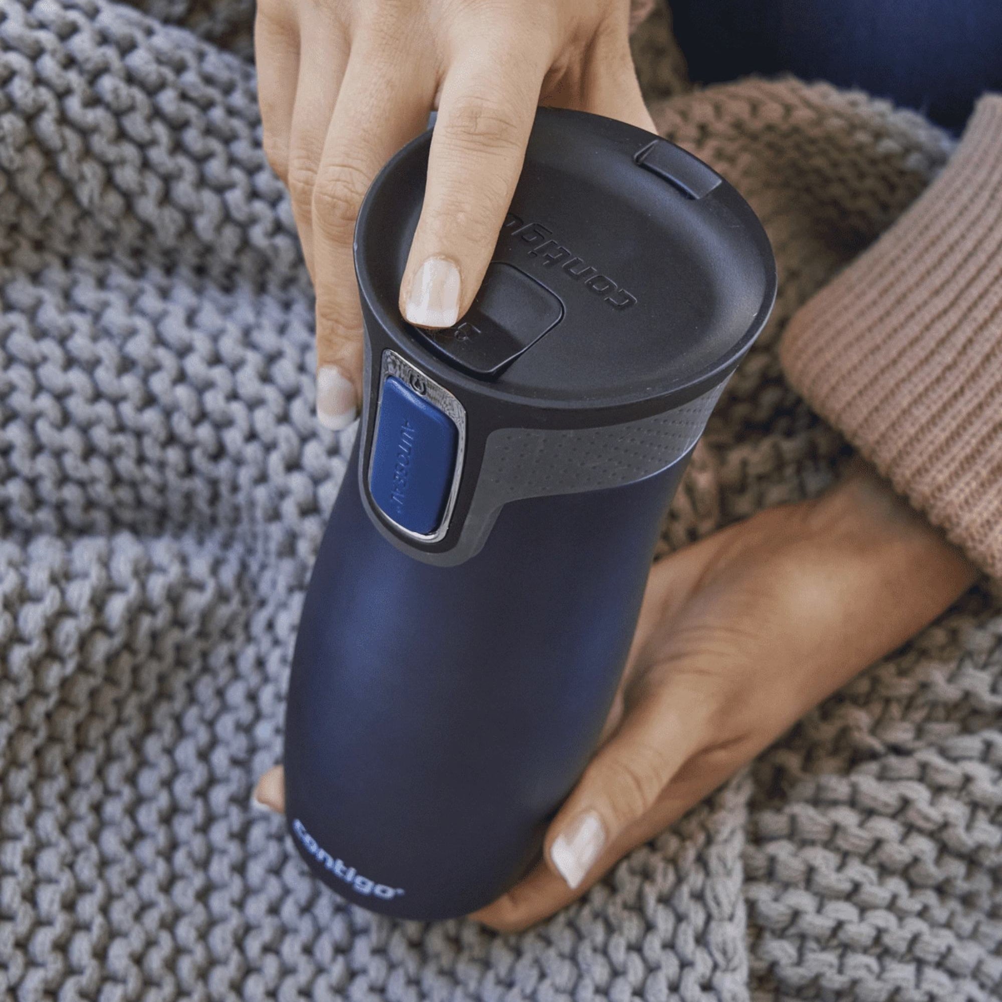 Kubek termiczny Contigo West Loop 470 ml – 100% szczelny, utrzymuje ciepło do 5 h i zimno do 12 h, idealny w podróży, kolor: granatowy