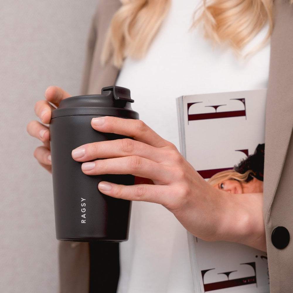 Ragsy Simply Cup Black – szczelny kubek do kawy z ceramicznym wkładem