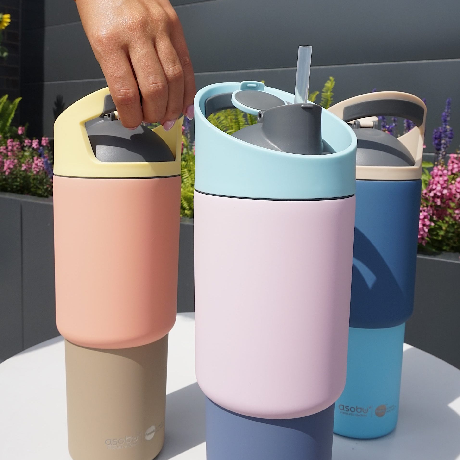 Asobu Cosmic 960 ml Pastel Pink – lekki, szczelny kubek termiczny z ergonomicznym kształtem i powłoką Puramic, kolor: różowy