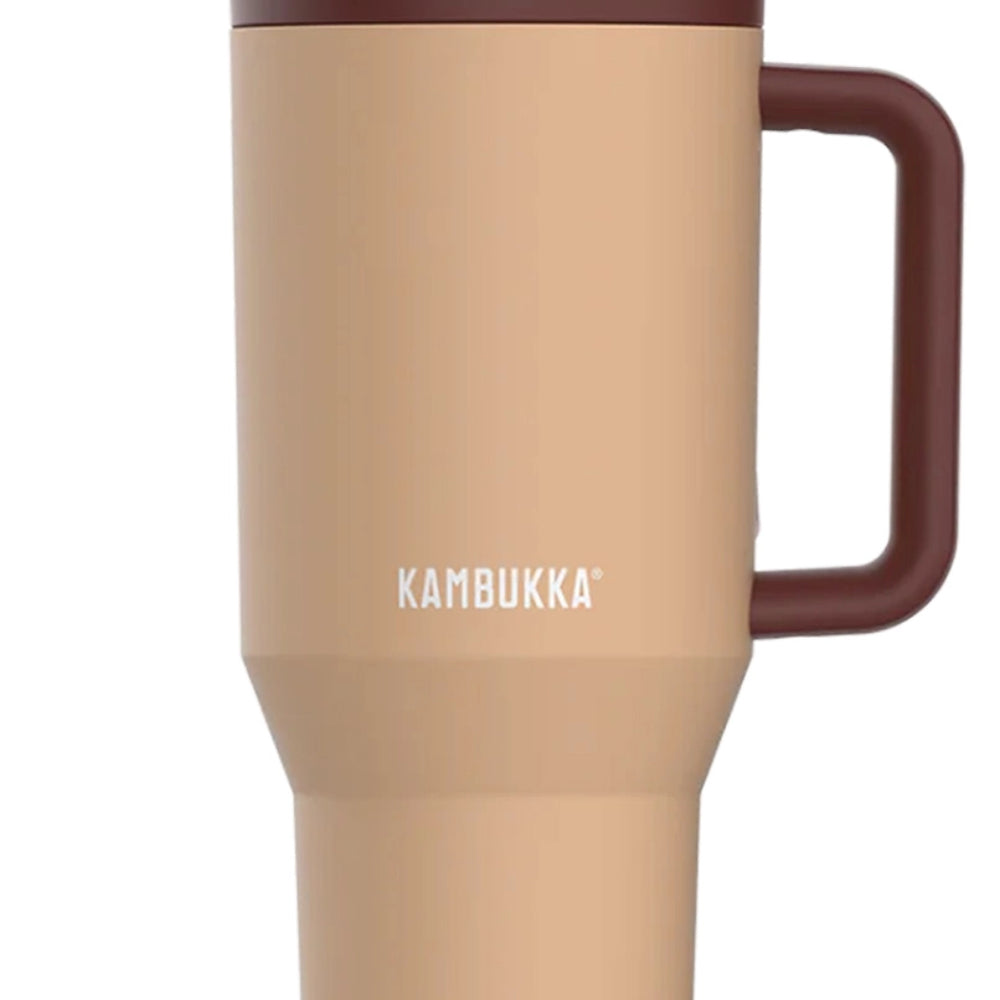Kambukka Rio Almond Dream – kubek termiczny 950 ml, stal 18/8, chłód 24 h, picie klasyczne lub przez słomkę, szczelny, pasuje do uchwytów auta, kolor: brązowy