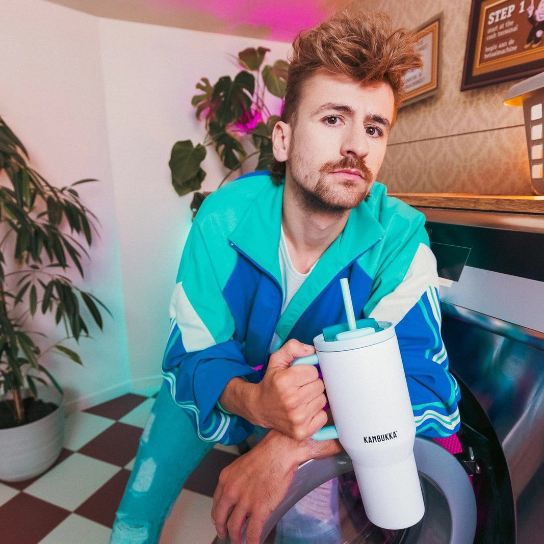 Kambukka Rio Frosty Coconout – kubek termiczny 950 ml, stal 18/8, chłód 24 h, picie klasyczne lub przez słomkę, szczelny, pasuje do uchwytów auta, kolor: niebieski