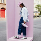 Stanley Quencher Cherry Blossom – stalowy kubek termiczny ze słomką, idealny do auta, biura i na siłownię, kolor: różowy