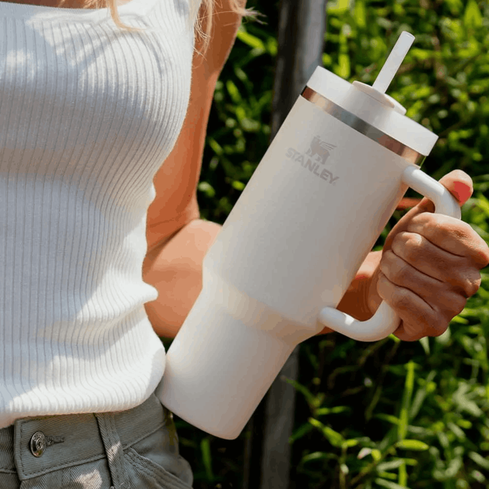 Stanley Quencher Rose Quartz – lifestylowy kubek termiczny z ergonomiczną rączką