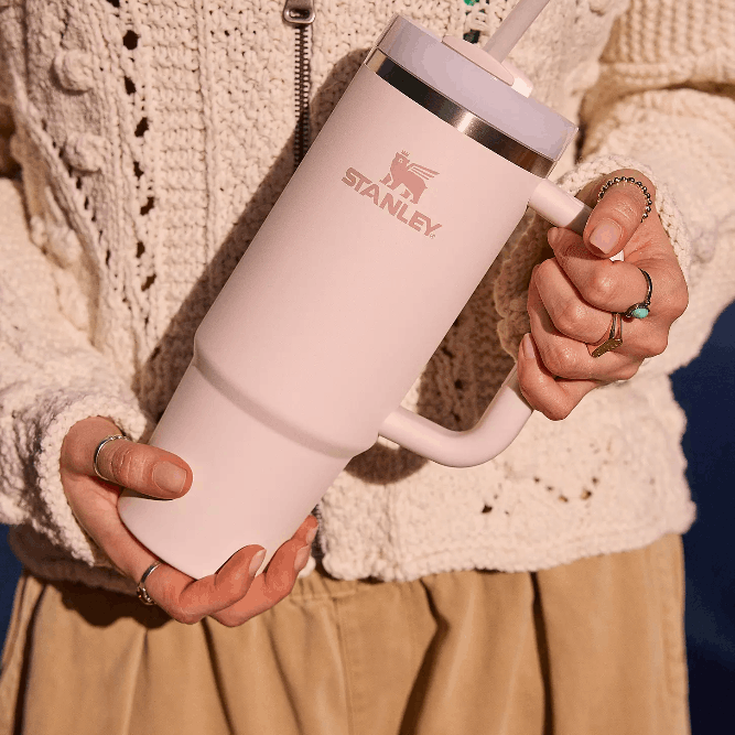 Stanley Quencher Rose Quartz – szczelny kubek termiczny ze słomką wielorazową