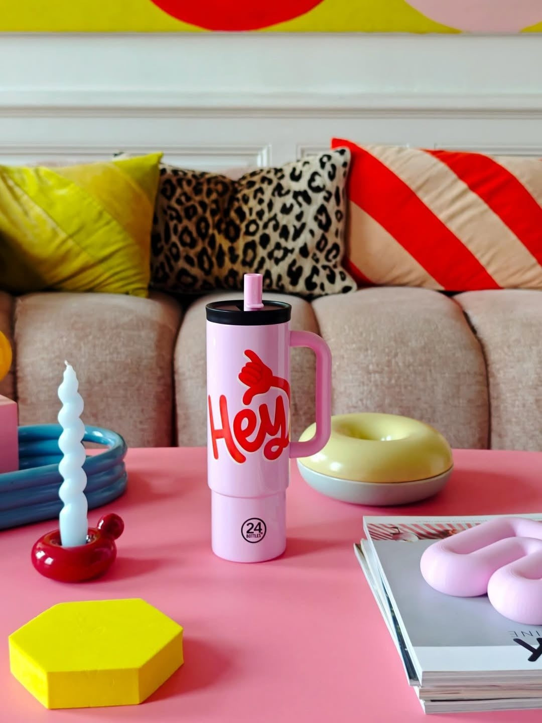 Kubek termiczny 24Bottles Straw Cup 800 ml Hey! PInk– trzyma ciepło do 12h, zimno do 24h. Szczelny, wygodny ze słomką, idealny w podróży i na co dzień