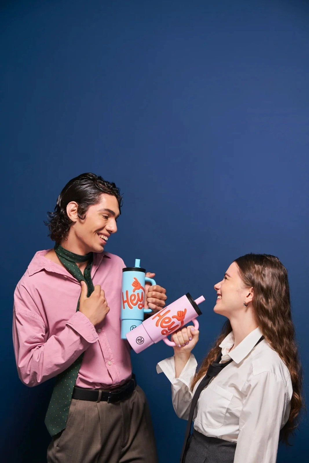 Kubek termiczny 24Bottles Straw Cup 800 ml Hey! PInk– trzyma ciepło do 12h, zimno do 24h. Szczelny, wygodny ze słomką, idealny w podróży i na co dzień