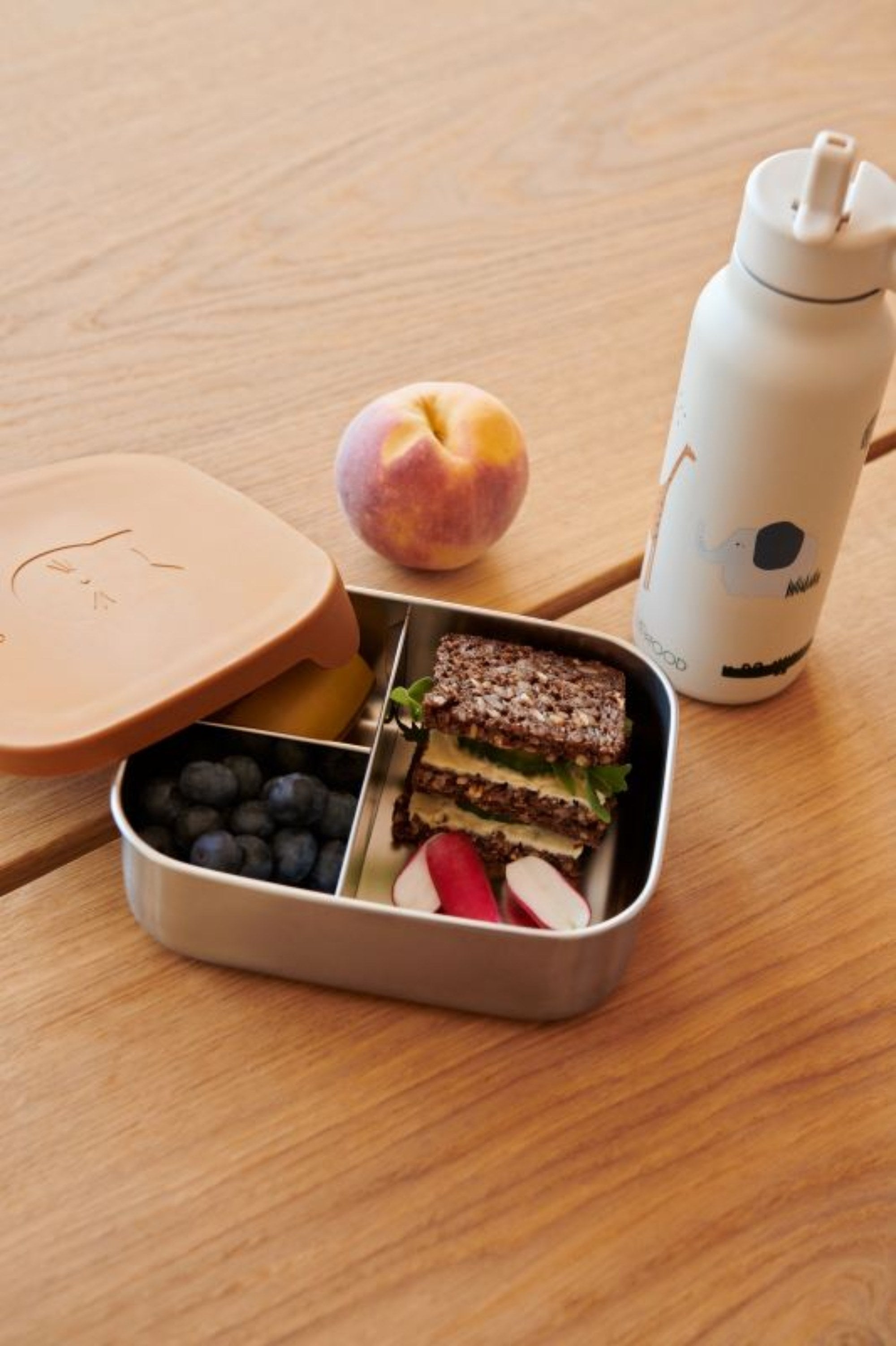 Śniadaniówka LIEWOOD ARTHUR 900 ml z motywem kotka – lekka, szczelna, z przegródkami, idealna na każdy dzień!