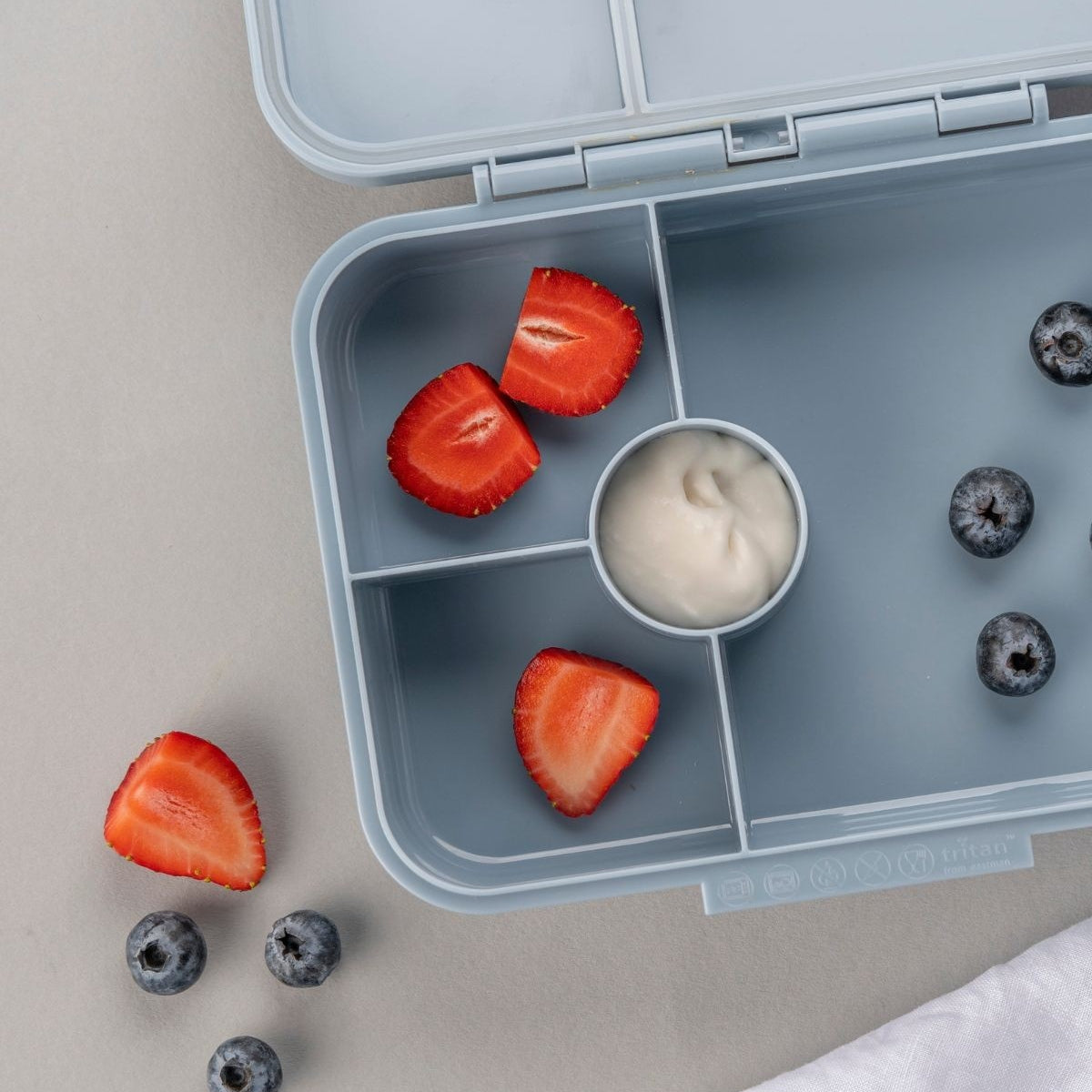 Lunchbox tritanowy Citron Spaceship 4-komorowy, 700 ml – szczelny, lekki, bez BPA, wzór: kosmos, z pojemnikiem na sos