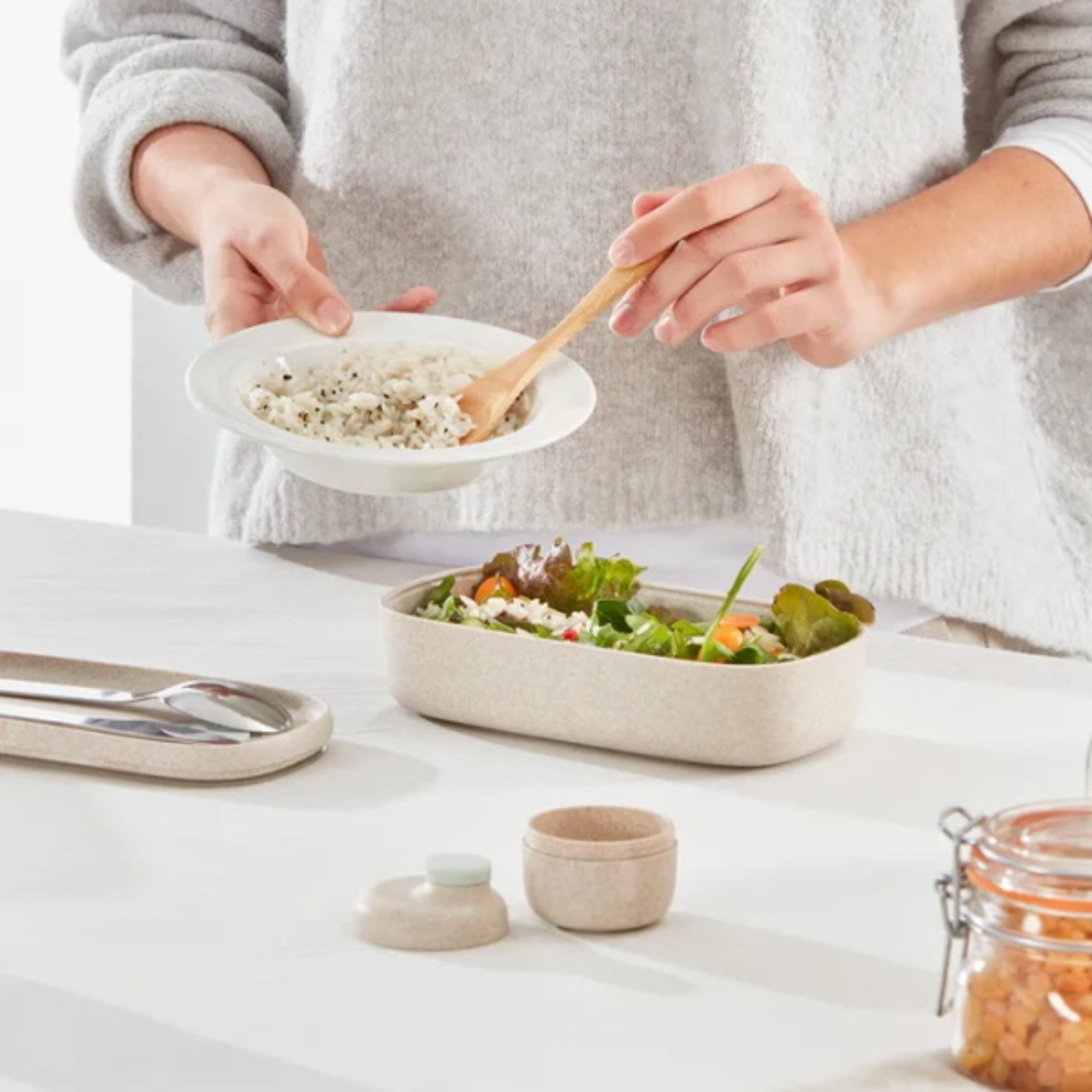 Ekologiczny lunchbox Lekue TO GO ORGANIC - z przegródką i gumką, idealny do szkoły, pracy i na piknik