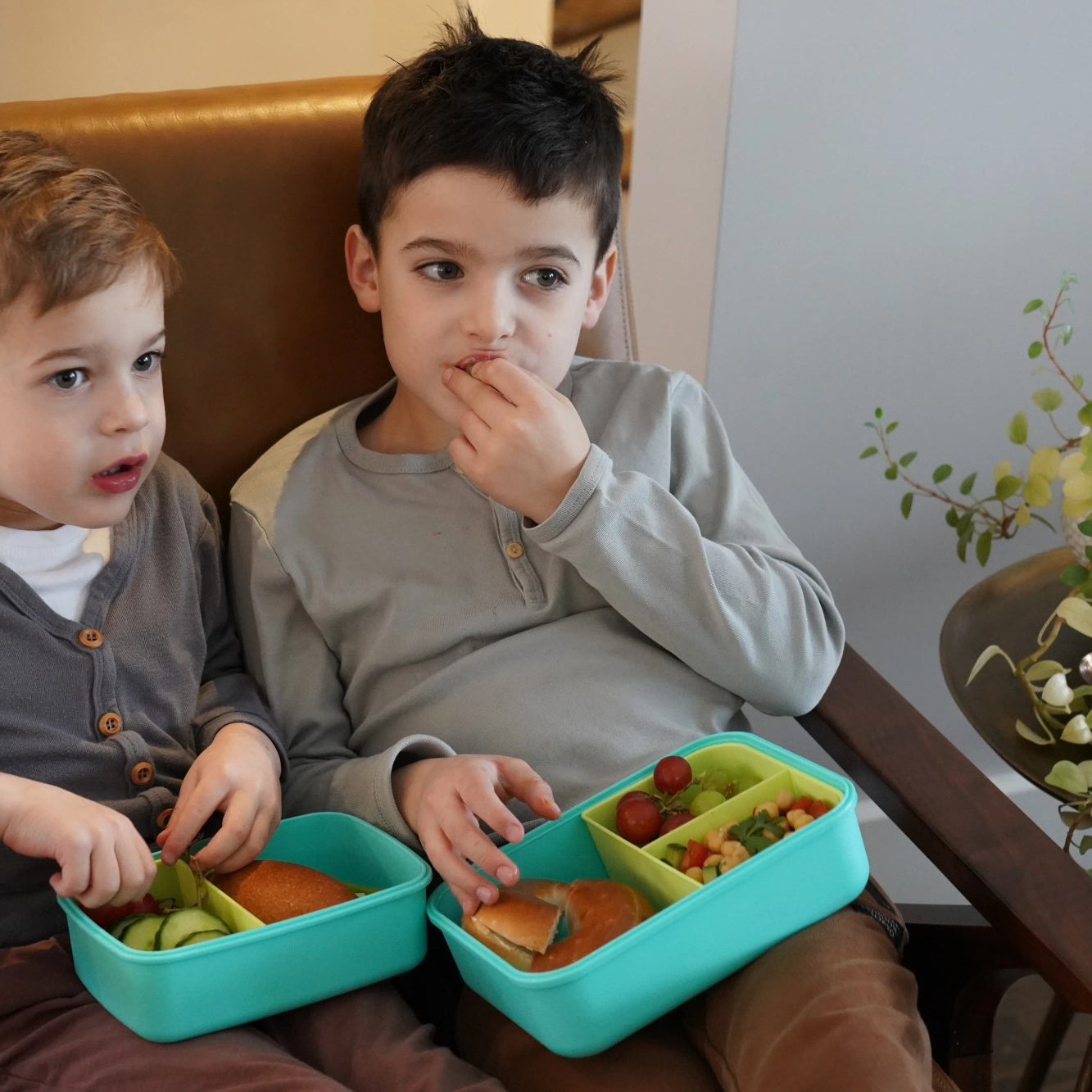 Lunchbox z wyjmowanymi przegródkami dla dzieci Melii - trzy przegródki, 100% szczelny, łatwy do otwierania i bezpieczny dla zdrowia, silikon spożywczy, idealny do szkoły, kolor: niebieski