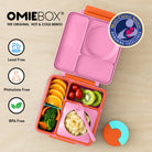 OmieBox Pink Berry – różowy lunchbox z termosem, przegródkami i uchwytem, idealny do szkoły i przedszkola.