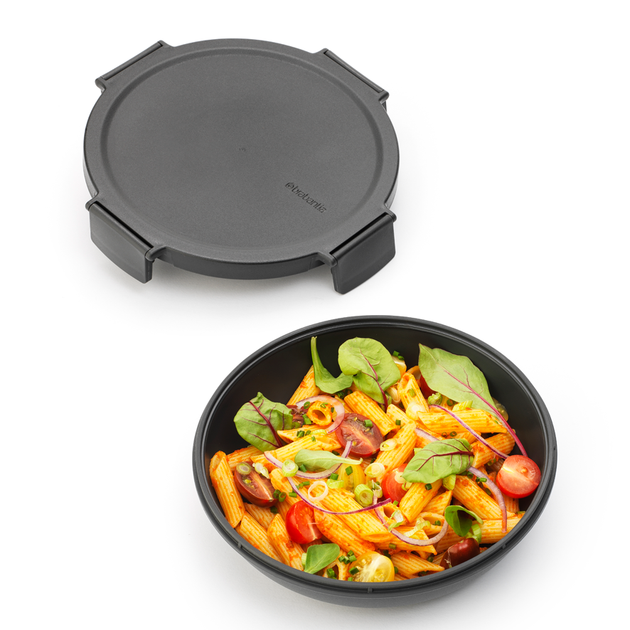 Miska na sałatkę Make & Take Brabantia  – szczelna, pojemna 1 L, do mikrofalówki, zamrażarki i zmywarki, idealna do pracy i szkoły, kolor: grafitowy