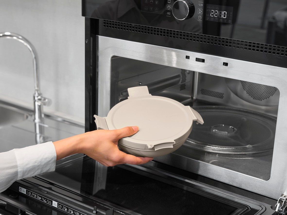 Miska na sałatkę Make & Take Brabantia – szczelna, pojemna 1 L, do mikrofalówki, zamrażarki i zmywarki, idealna do pracy i szkoły, kolor: beżowy