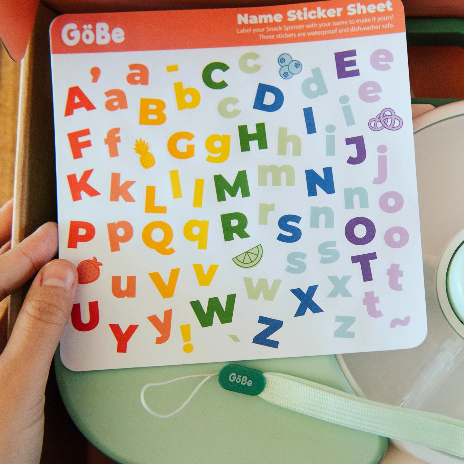 Arkusz naklejek GOBE do oznaczania i dekorowania lunchboxa, wodoodporny, z literami i motywami jedzenia