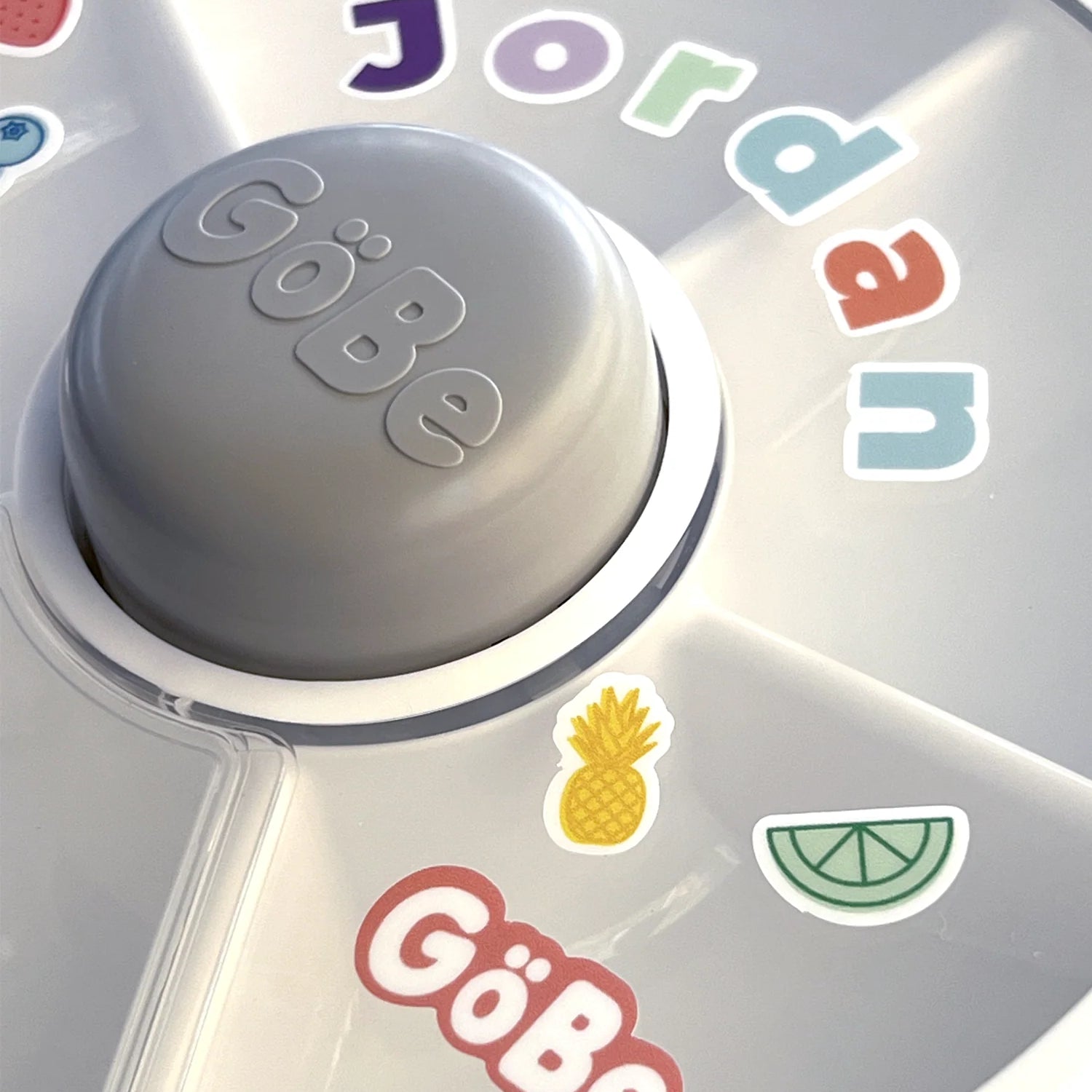 Arkusz naklejek GOBE do oznaczania i dekorowania lunchboxa, wodoodporny, z literami i motywami jedzenia