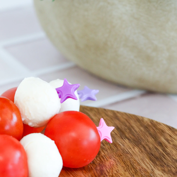 Kolorowe patyczki do przekąsek Lunch Punch– higieniczne, trwałe i wolne od BPA, świetne na kinderbal i do szkoły.