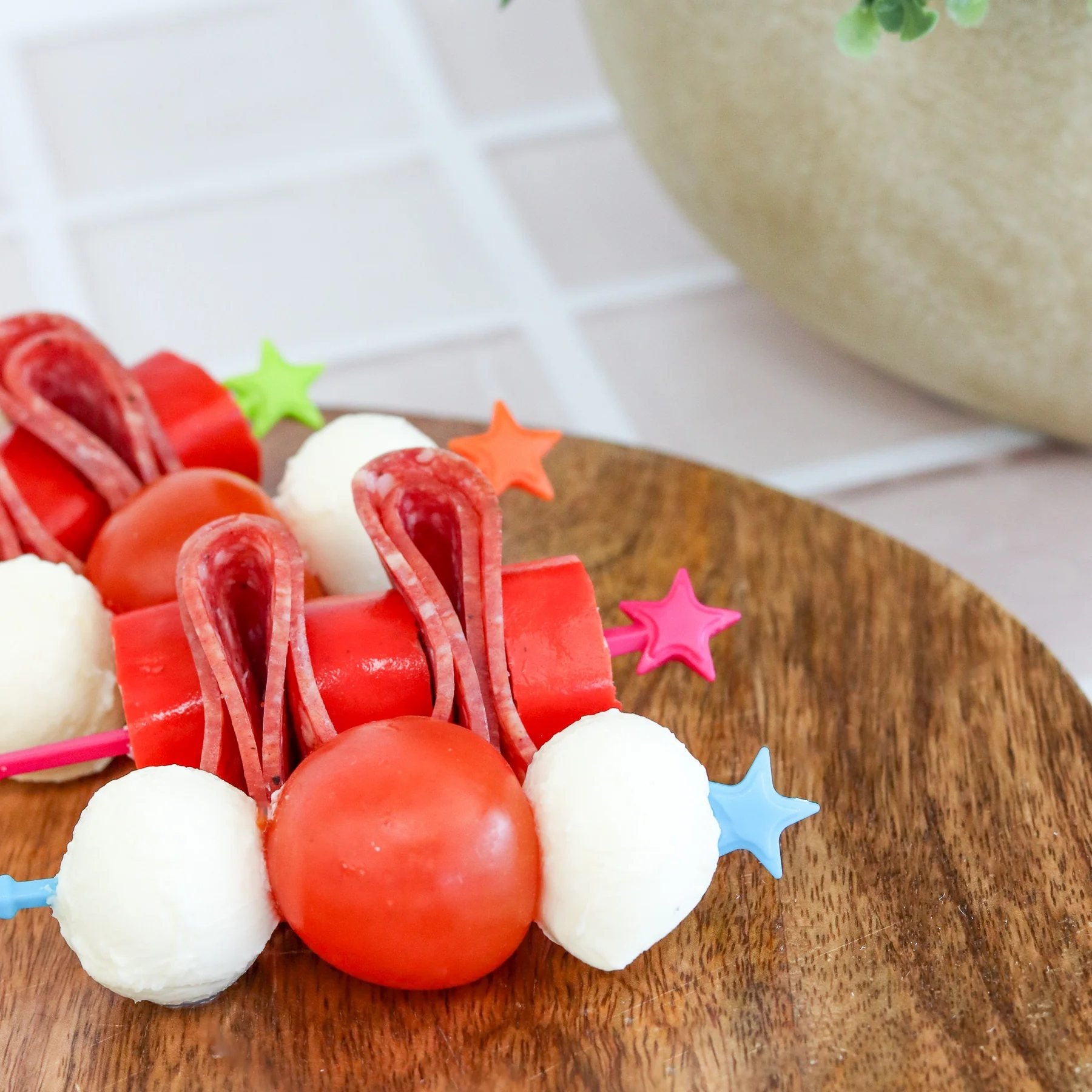 Kolorowe patyczki do przekąsek Lunch Punch– higieniczne, trwałe i wolne od BPA, świetne na kinderbal i do szkoły.