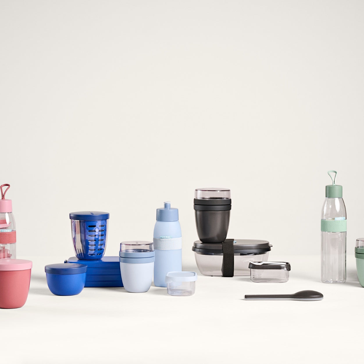 Mepal Lunch Pot – dwupoziomowy pojemnik na lunch z oddzielnymi komorami