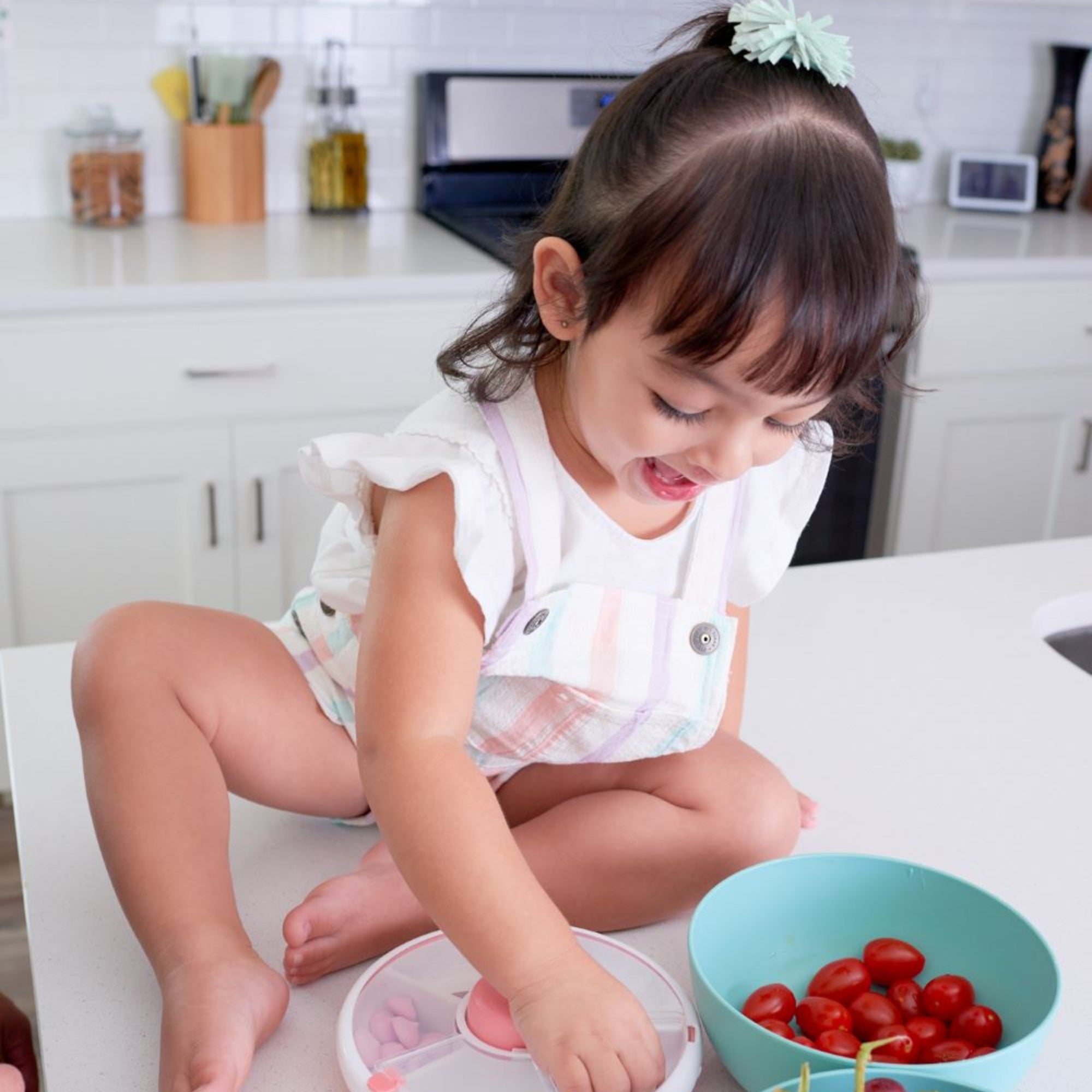 GoBe Snack Spinner – pojemnik na przekąski, interaktywny, szczelny i łatwy w obsłudze, kolor: coral pink