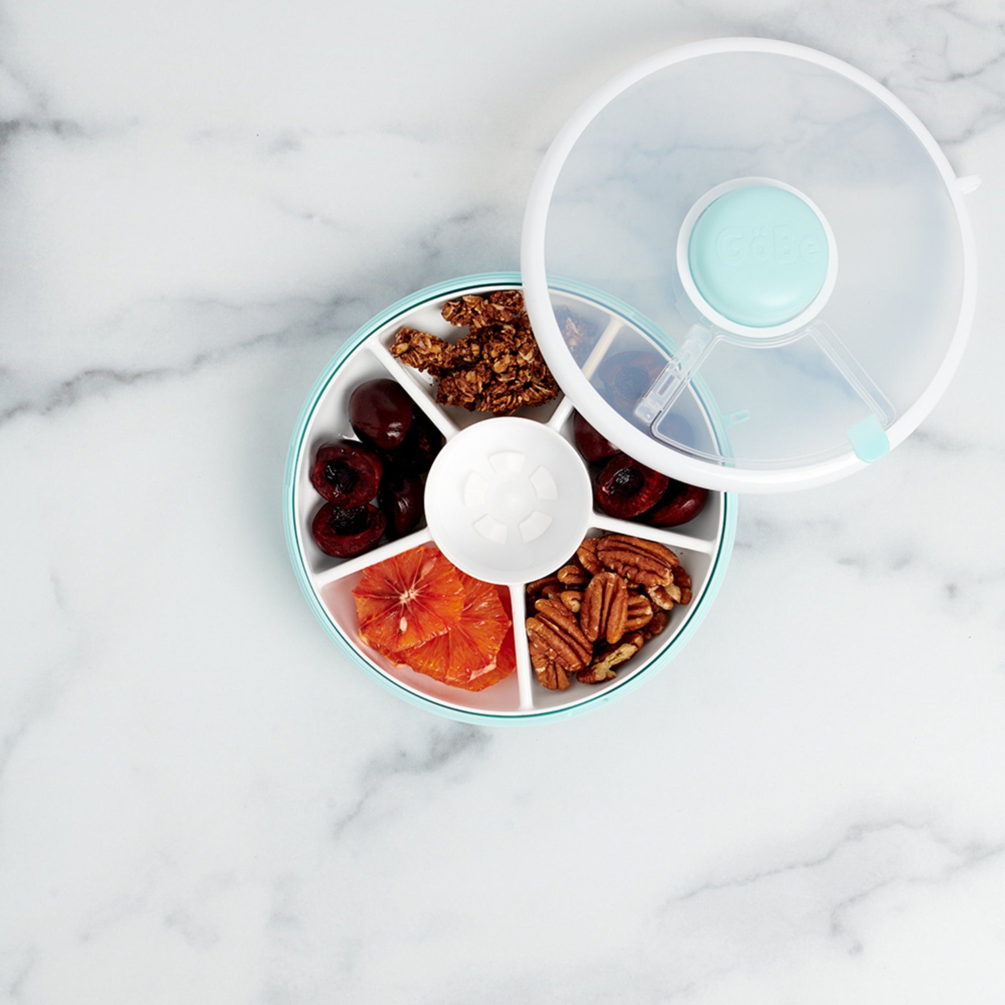 GoBe Snack Spinner – pojemnik na przekąski, interaktywny, szczelny i łatwy w obsłudze, kolor: macaron blue