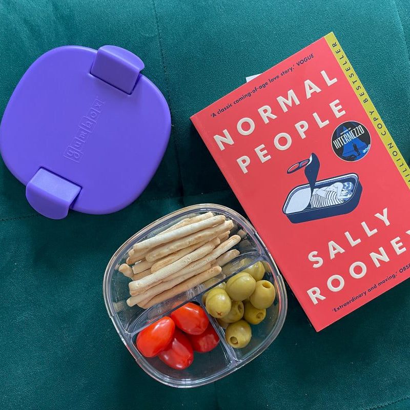 Pojemnik na przekąski Snack Bowl Yumbox – kompaktowy, z 3 przegródkami i szczelną pokrywką, idealny na przekąski, kolor: hazy purple (fioletowy)