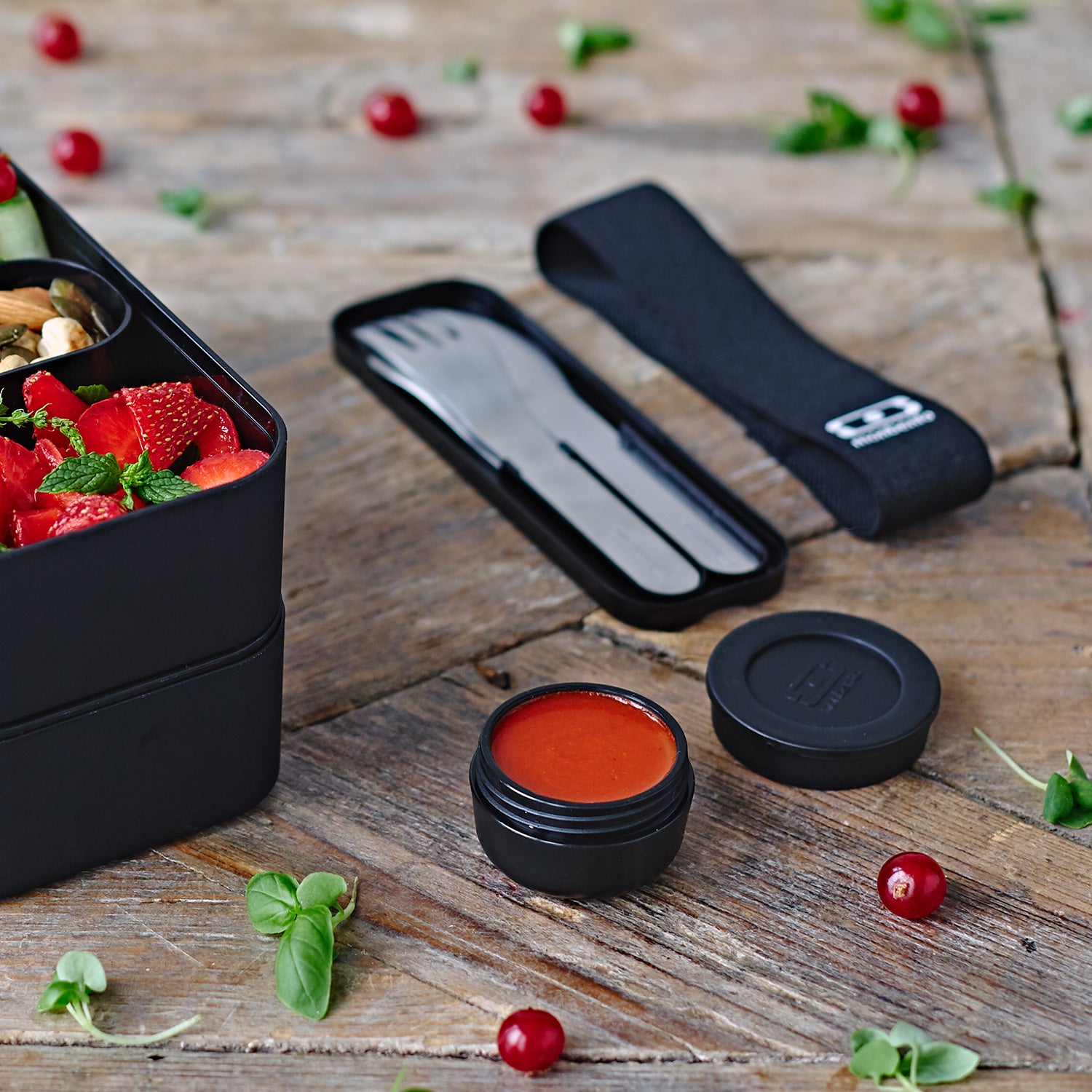 Monbento Temple L Onyx– szczelny pojemnik 35 ml na sosy, dipy i jogurty. Kompatybilny z bento boxami, bez BPA, do mikrofalówki i zmywarki, kolor: czarny