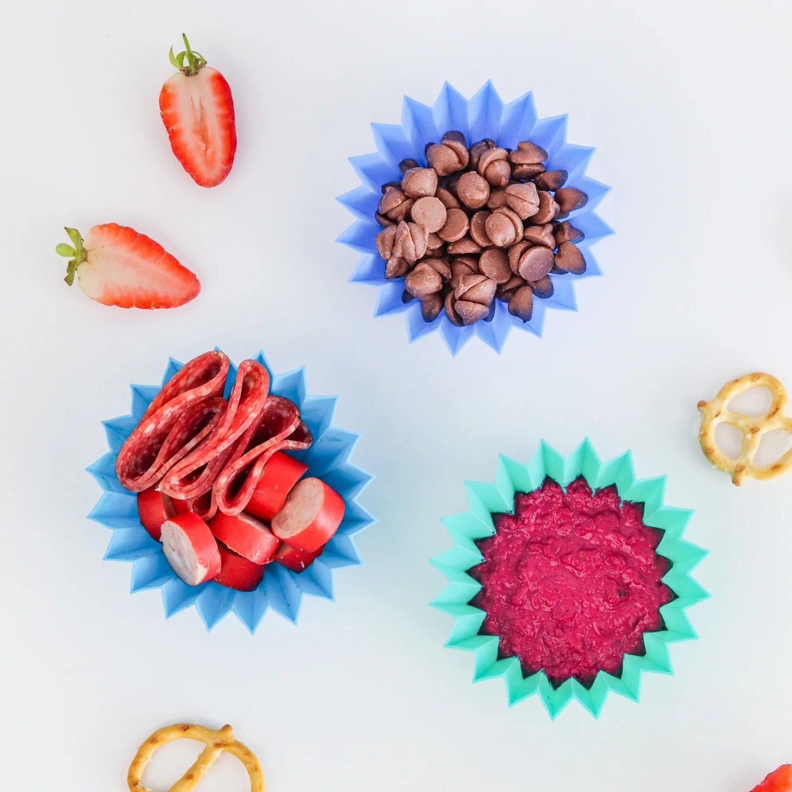 Silikonowe foremki do lunch boxa Lunch Punch Burst - zestaw 3 foremek do oddzielania porcji, elastyczne, bez BPA, na owoce i warzywa, kolor: niebieski / zielony