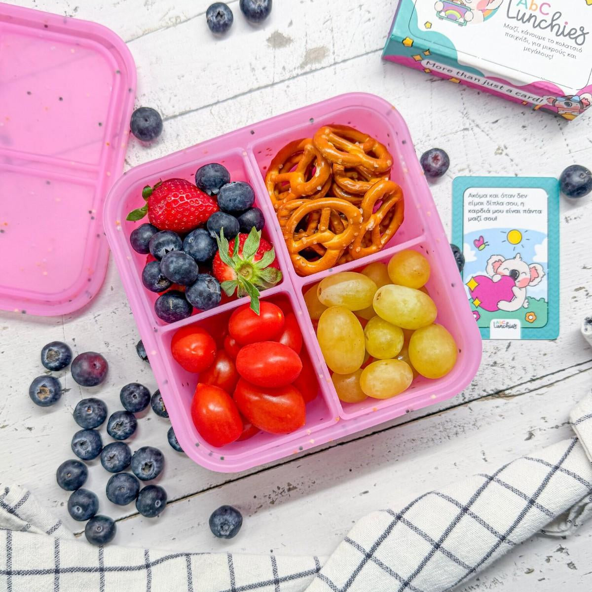 ABC Lunchies Berry Pop – bezpieczny silikonowy pojemnik obiadowy z 4 przegrodami