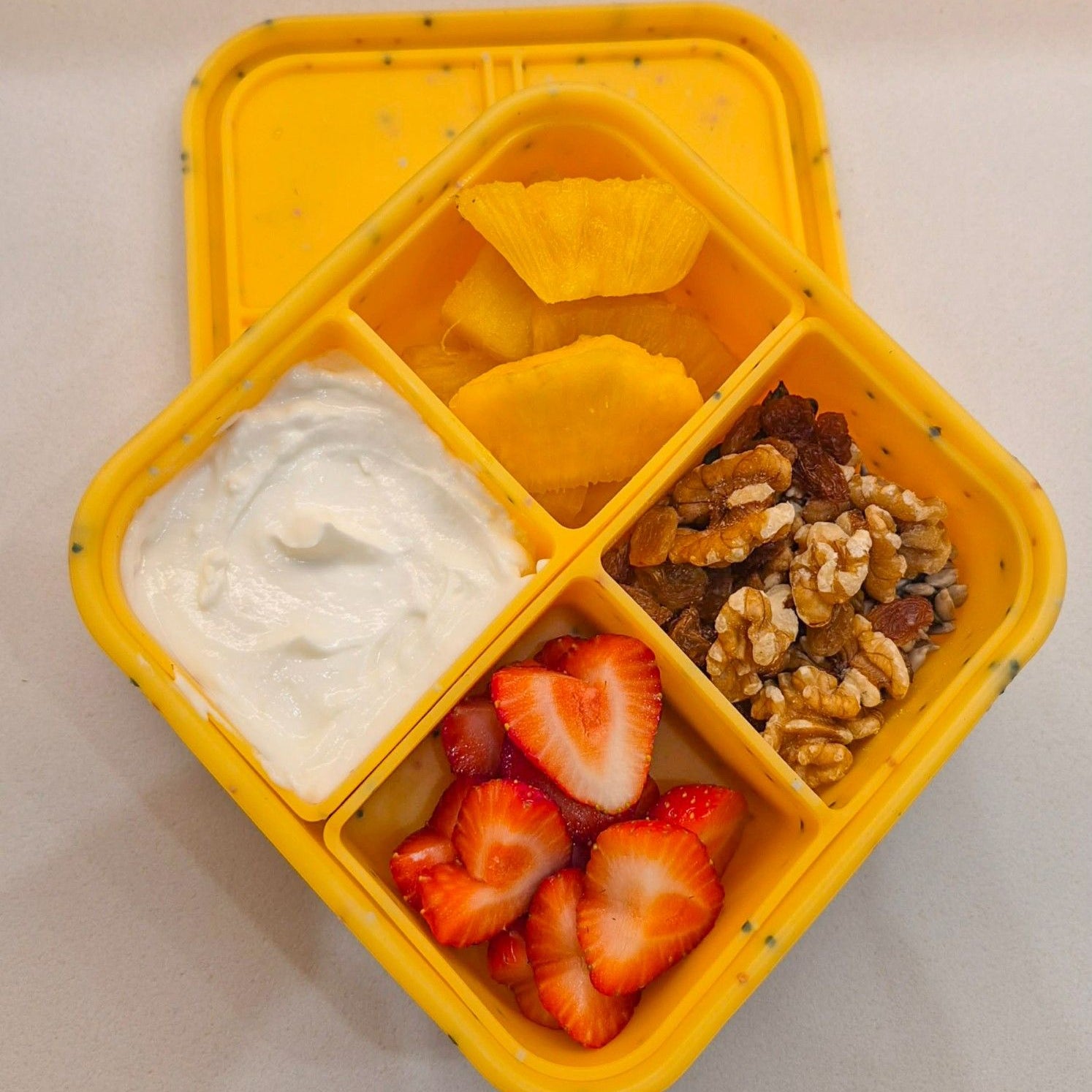 ABC Lunchies Mango Pop – szczelny silikonowy bento box dziecięcy wolny od BPA