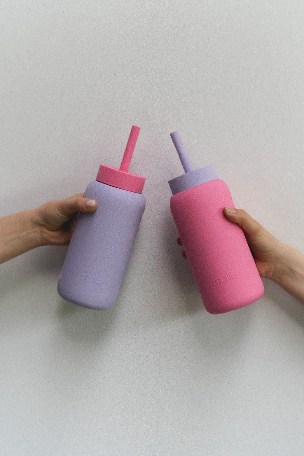 Liliowa nakrętka z ustnikiem i słomką Muuki, zmienia butelkę Mini 500 ml w kubek ze słomką
