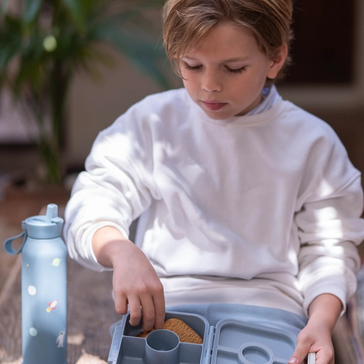 Citron Snack Box Vehicles tritanowy niebieski pojemnik na przekąski - 3 przegródki, szczelny, łączony silikon, bez BPA, wzór: kosmos