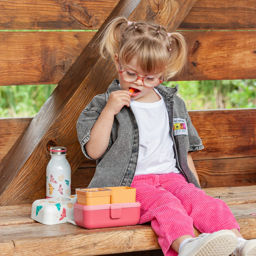 Monbento Tresor Birds – lunchbox dla dzieci z 3 pojemnikami. Lekki, szczelny i łatwy w otwieraniu. Idealny do szkoły, na wycieczkę i piknik, wzór: ptaszki